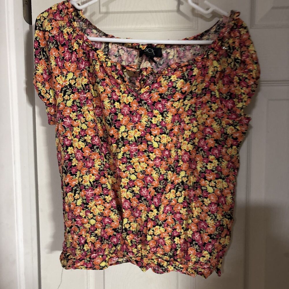 BCX Off Shoulder Top Blouse Size Medium Floral Off Shoulder